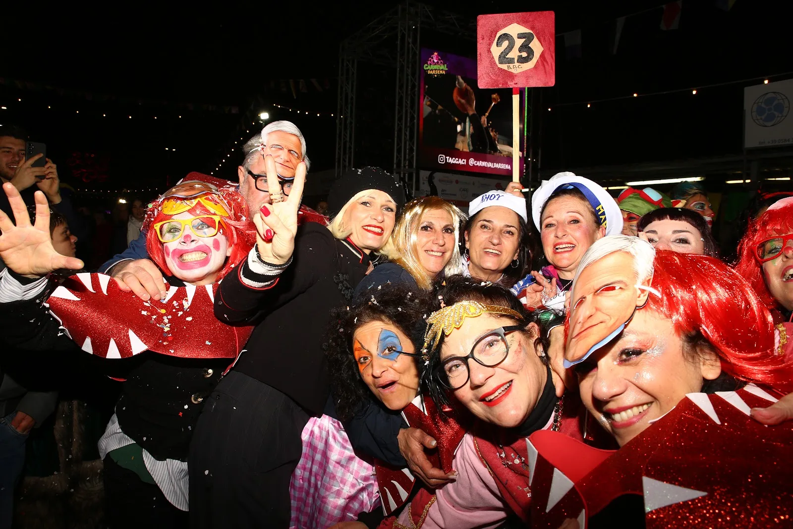 Gruppo di persone in maschera al Carnevaldarsena 2026