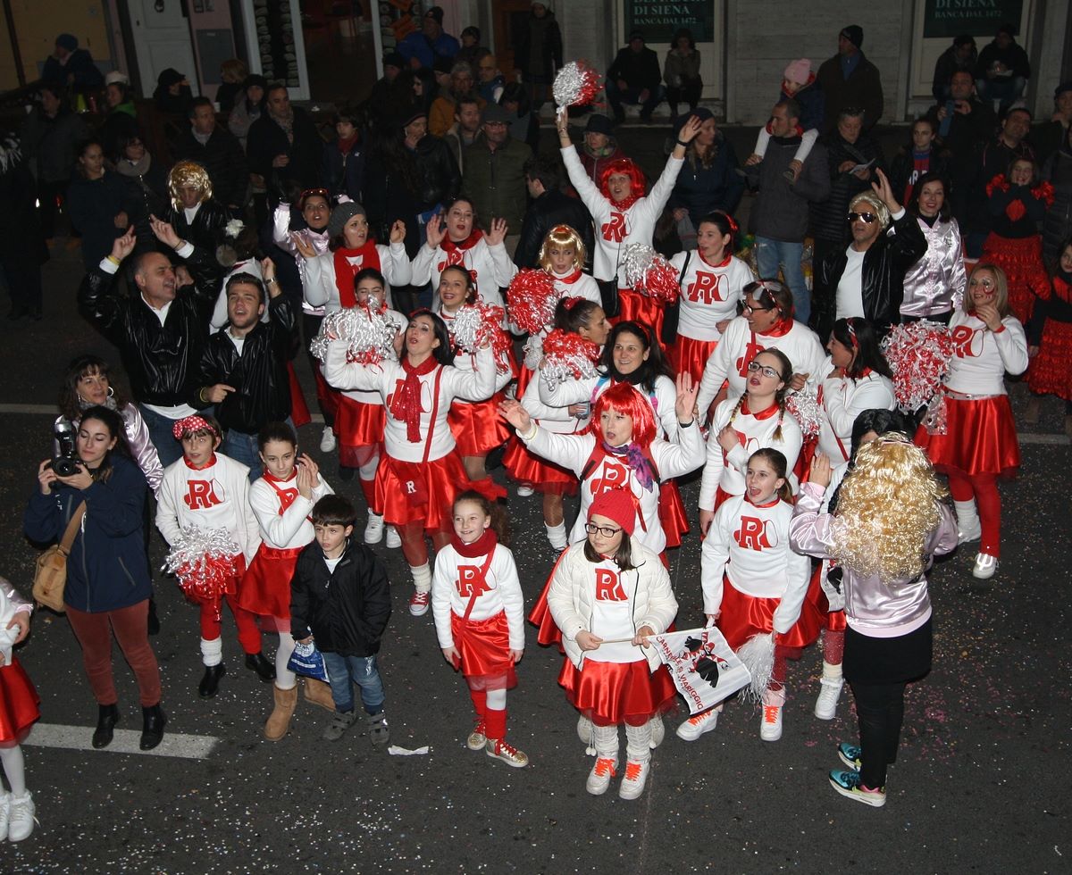 Immagini dell'alzabandiera del Carnevaldarsena di ieri se...