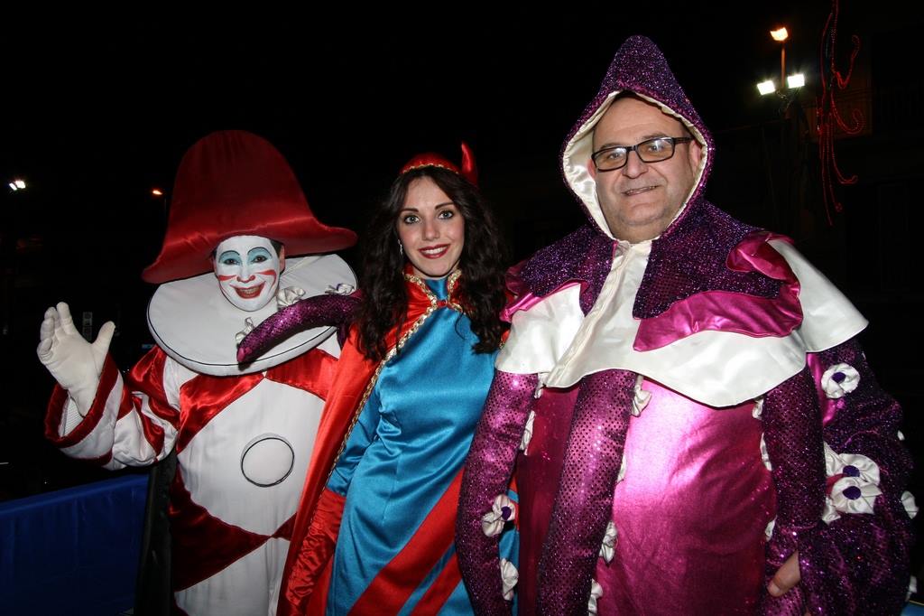 Immagini dell'alzabandiera del Carnevaldarsena di ieri se...