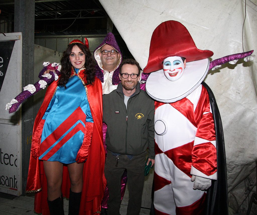 Immagini dell'alzabandiera del Carnevaldarsena di ieri se...