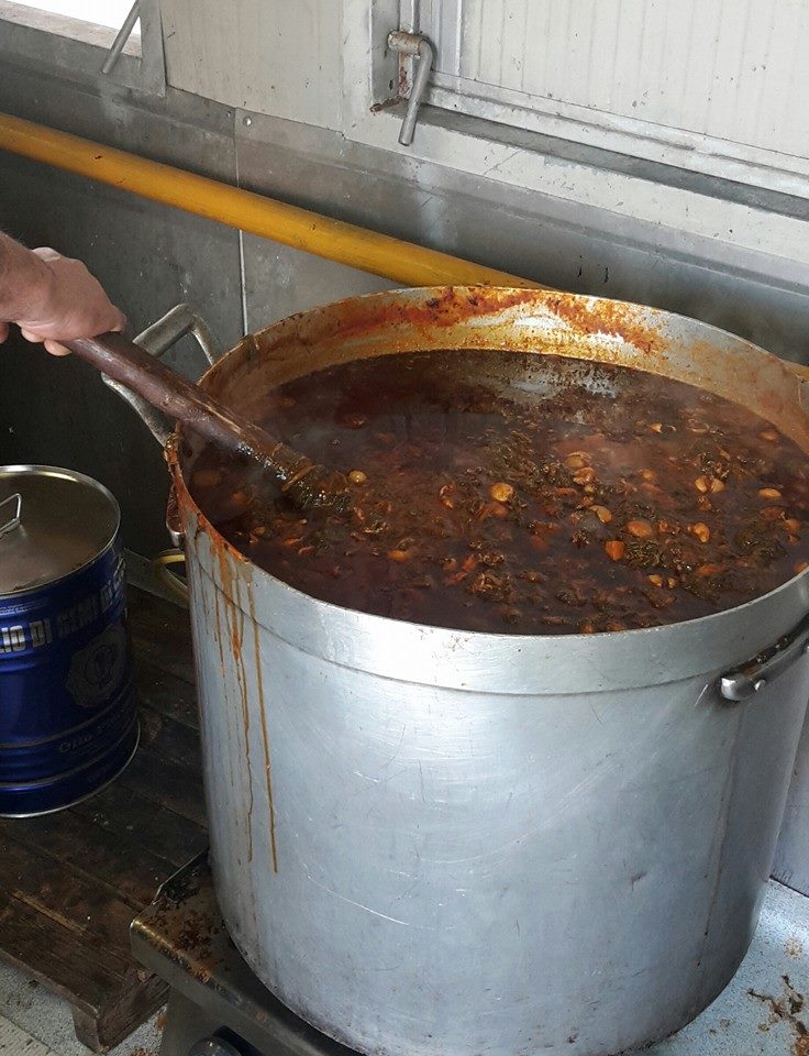 Sole e sugo. Stasera tutti in darsena.
