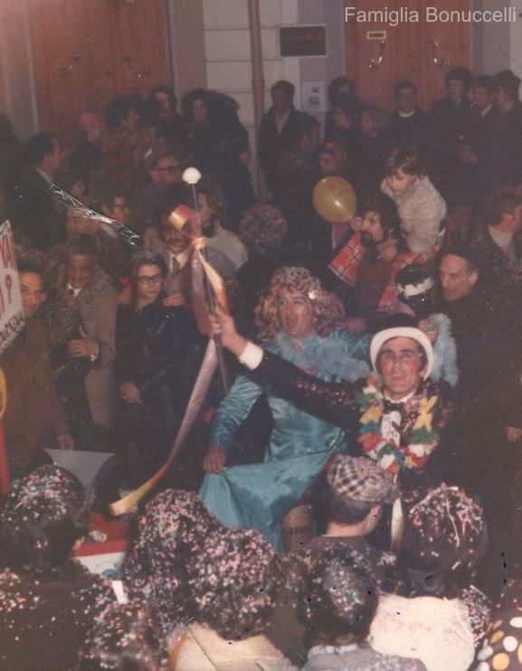 Mascherata “Ma ‘ndo vai Hawai” Carnevaldarsena anni ’70.