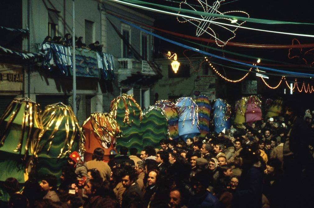 Sfilata in Via COppino – Anni ’70