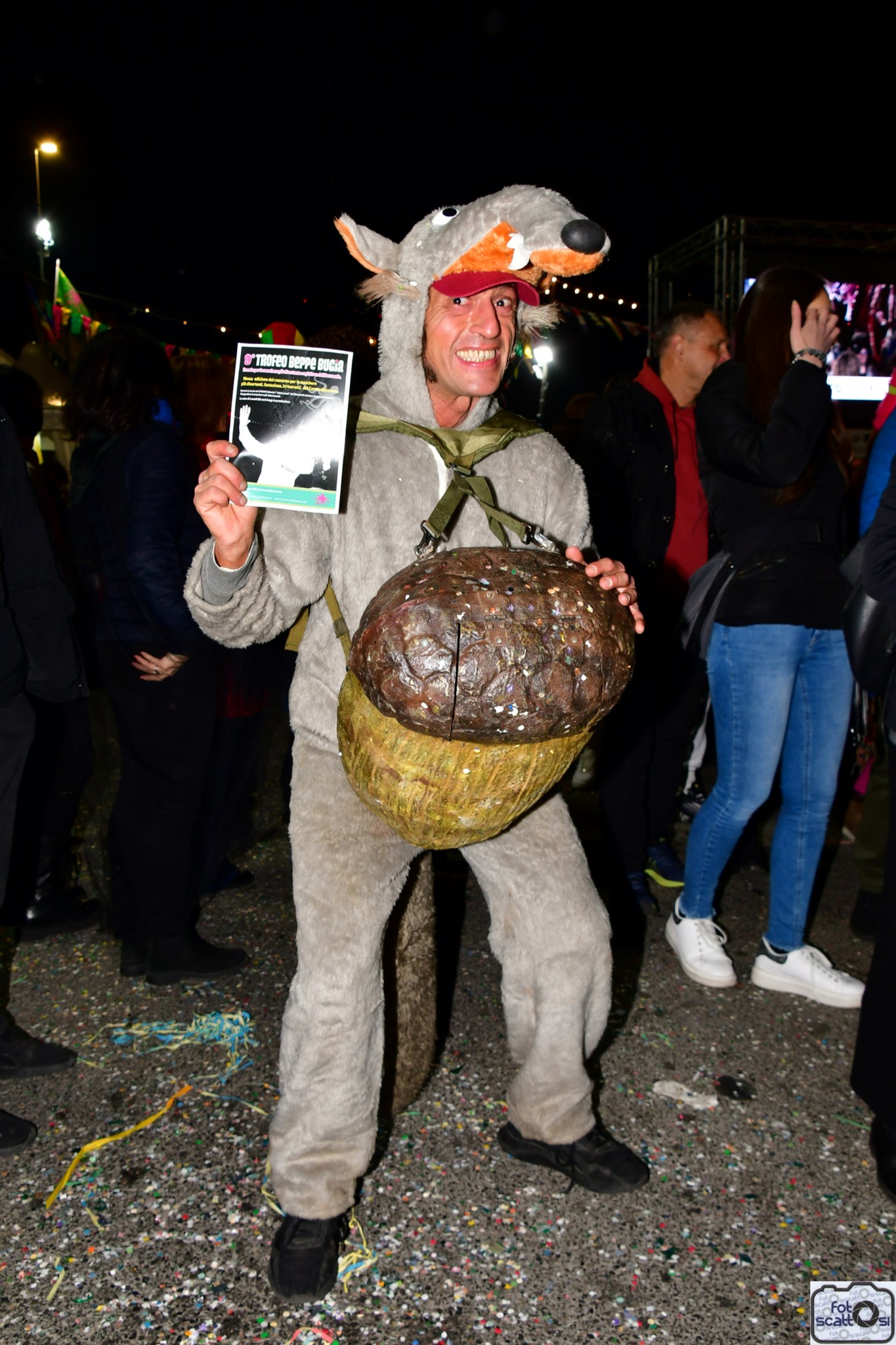 Una sezione di maschere che hanno partecipato a...