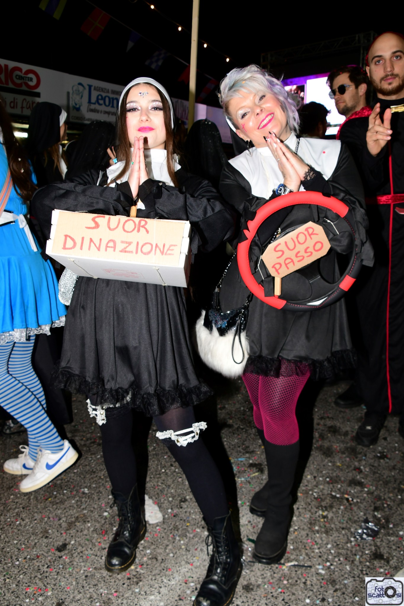 Una sezione di maschere che hanno partecipato a...