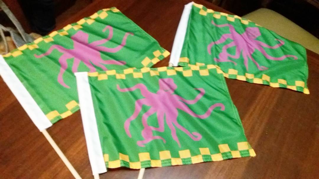 Le bandierine ufficiali del Carnevaldarsena! Presenti anc…