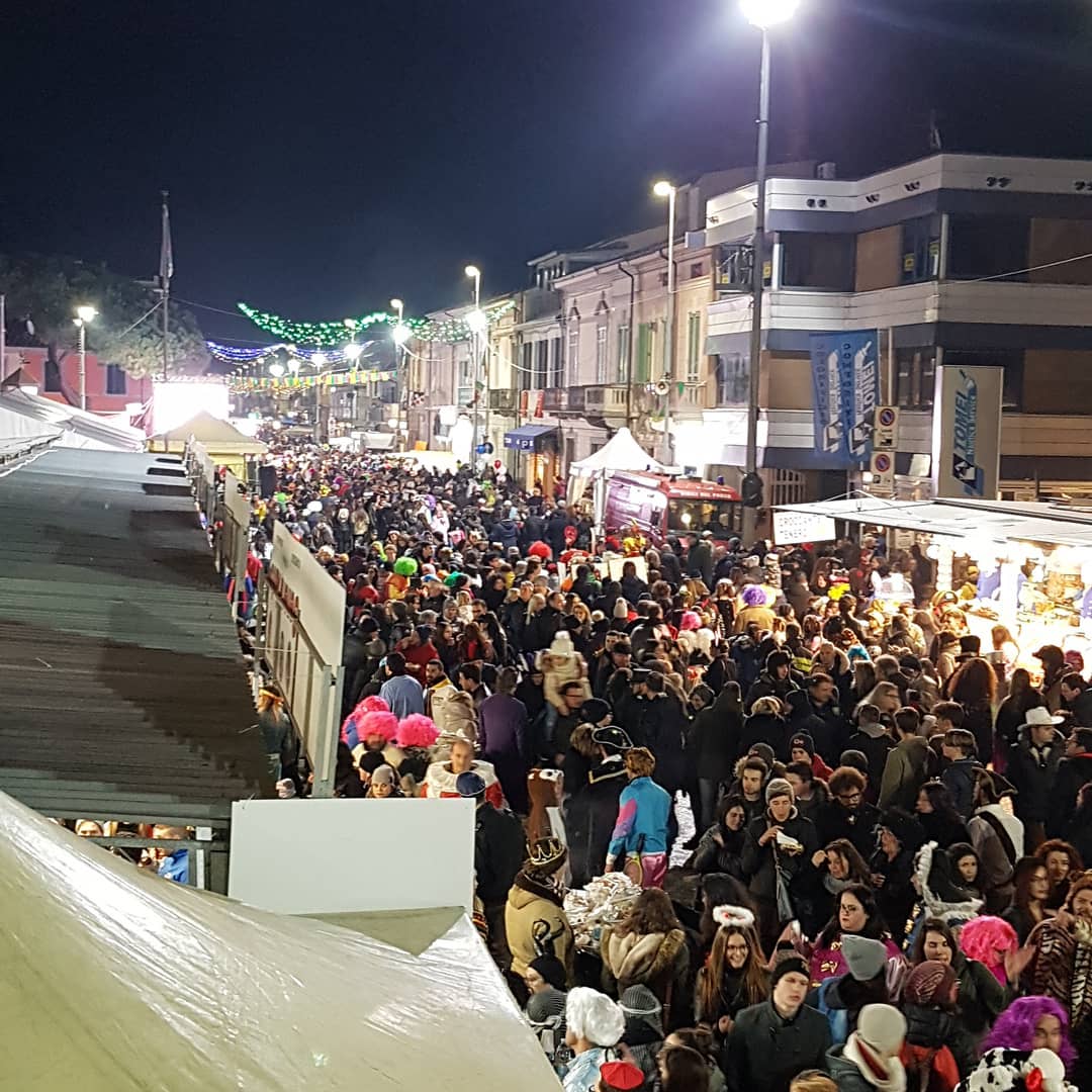 Arriva un Po’ di gente al #carnevaldarsena